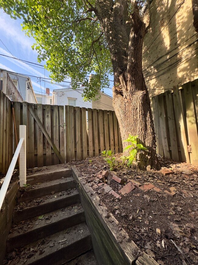 Building Photo - Charming 1 Bedroom Townhome ~ Ridgely's Delight