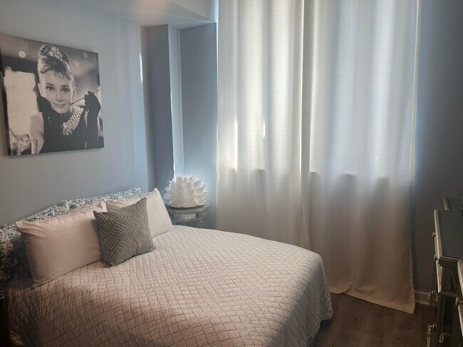 Building Photo - 300 S Australian Ave