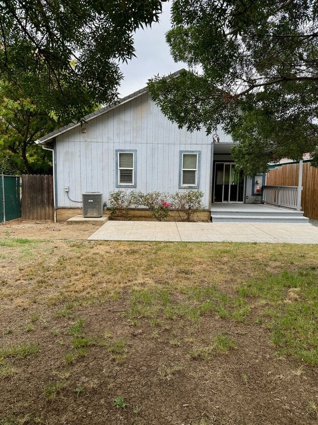Building Photo - Beautiful 3 bedroom 2 bath house!