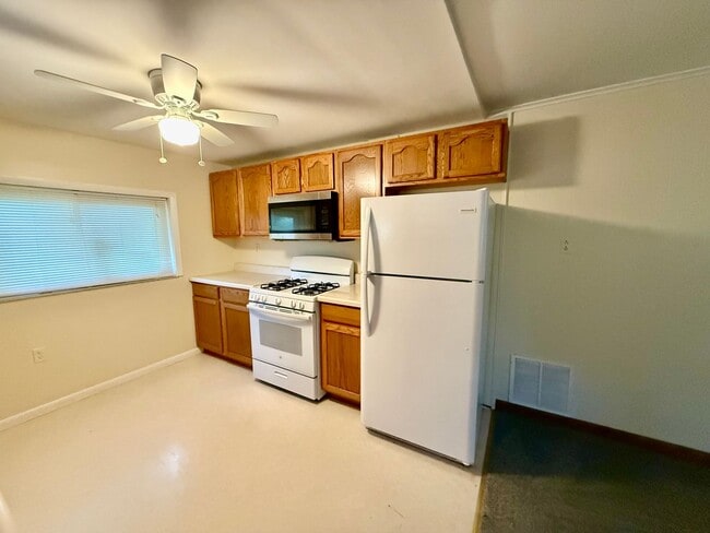 Building Photo - Hopewell - Near 5 Points - 2 Bedroom - 2 B...