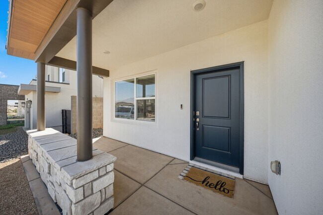 Building Photo - Extra Space, Extra Comfort! 5 Bedroom Home With Bonus Den in Long Valley!