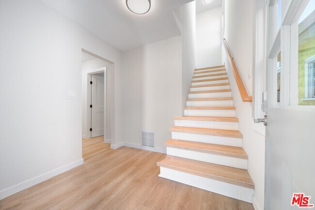 Building Photo - 1125 Manhattan Ave