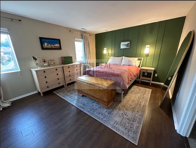 Building Photo - Check out this adorable 3 bedroom, 2.5 bath home!