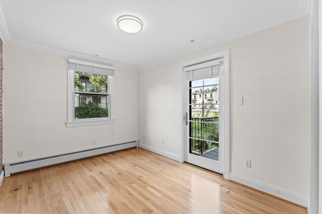 Building Photo - 326 Park Ave