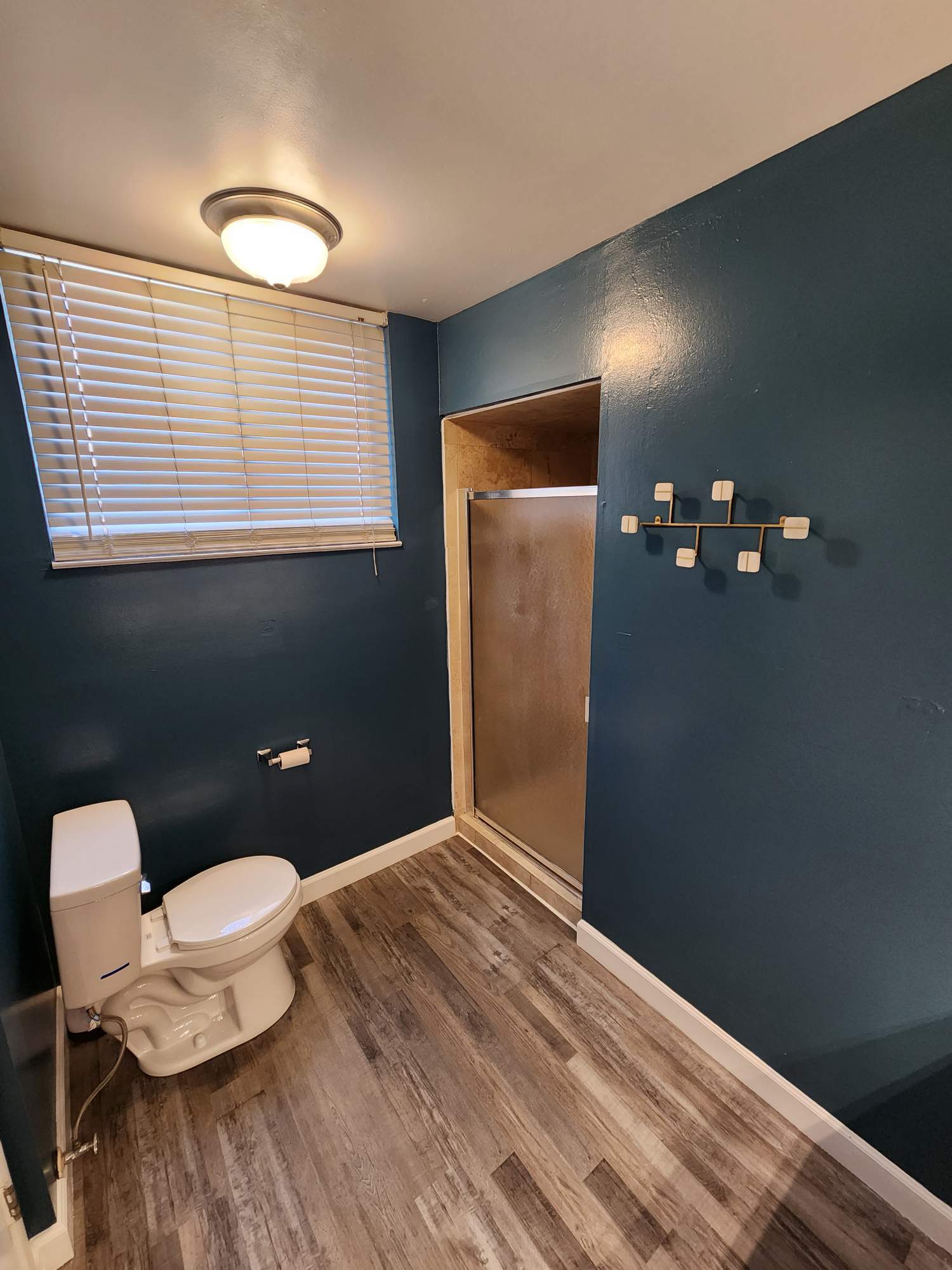 Primary Shower - 5180 N Wishon Ave