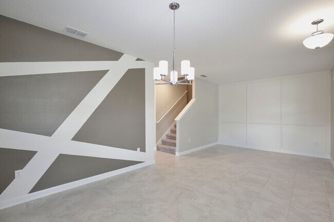 Building Photo - Former Model Townhome for Rent – Winter Ga...