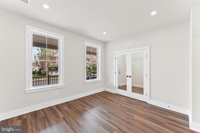 Building Photo - 734 S Matlack St