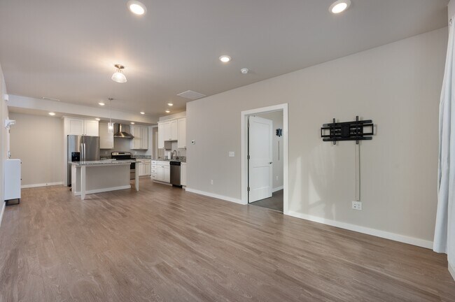 Building Photo - 2710 Sartain St
