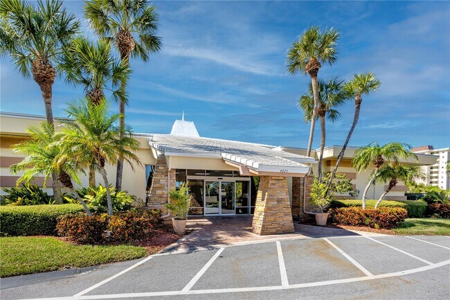 Building Photo - 4650 Cove Cir