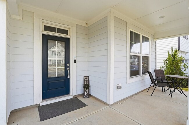 Building Photo - AVAILABLE BEAUTIFUL AND COMFORTABLE HOME