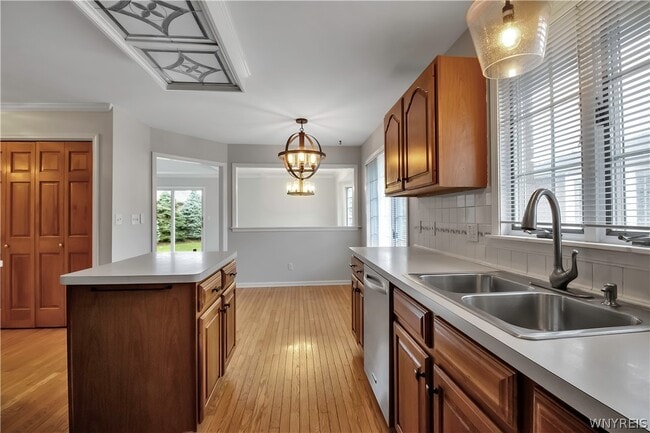 Building Photo - 6 St Charles Ct