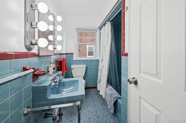 Building Photo - 138 Colonial Pl