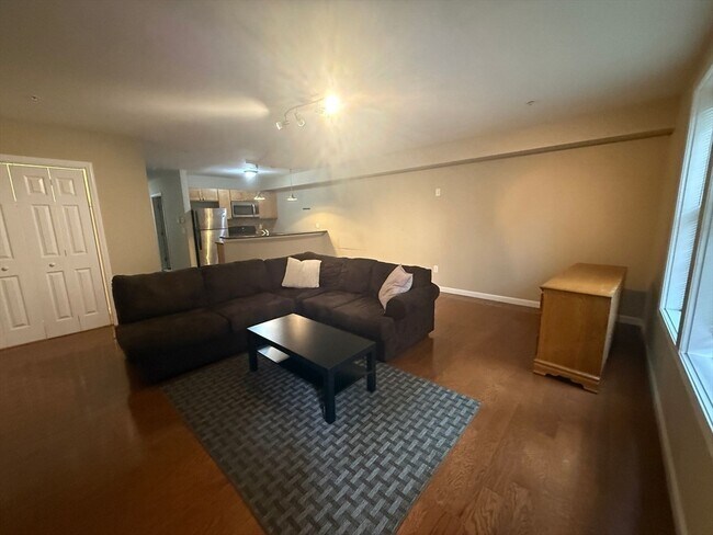 Building Photo - 51 Chelsea St