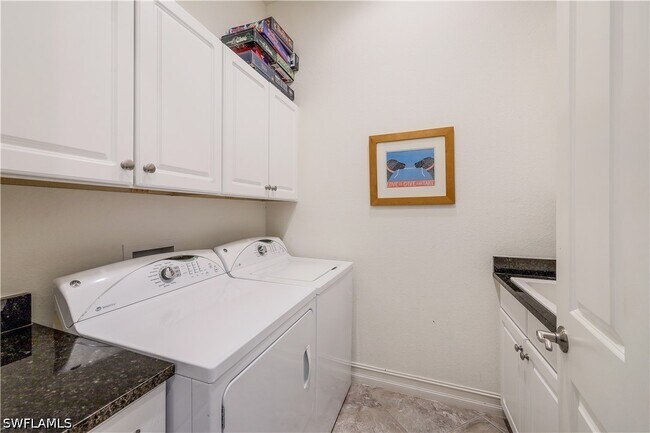Building Photo - 7546 Lantana Cir