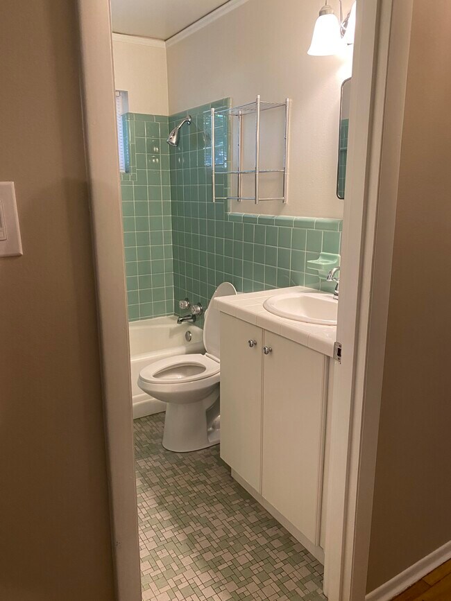 Building Photo - 147 Jewell Rd