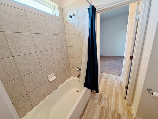 Building Photo - 7800 Hillock Terrace