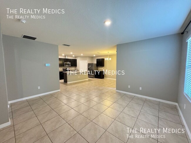 Building Photo - 404 Tanglewood Dr