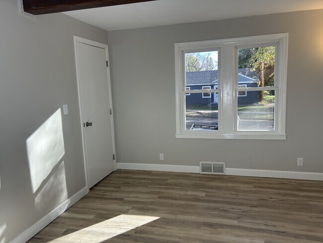 Building Photo - 2220 S 1st Ave