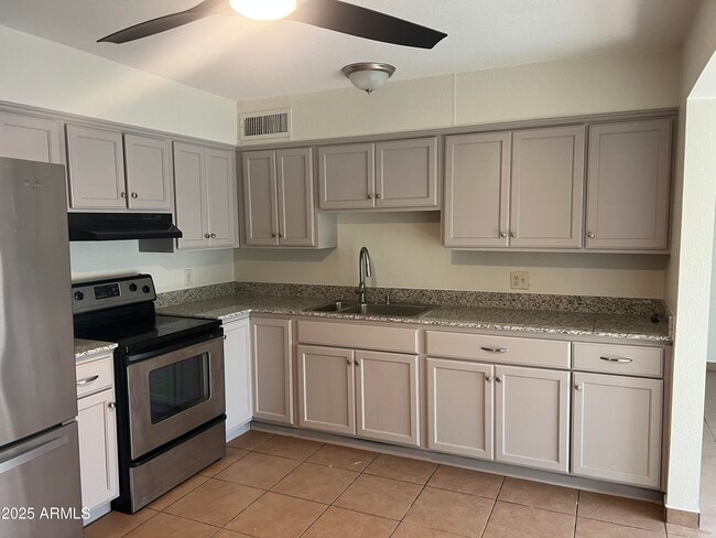 Building Photo - 4525 E Alta Vista Rd