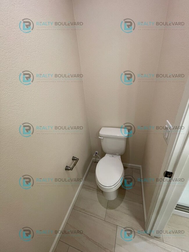 Building Photo - Luxury and Convenience Fully Equipped 3-Bedroom 2.5 Bathroom 2 Car Garage Townhome in Carson City