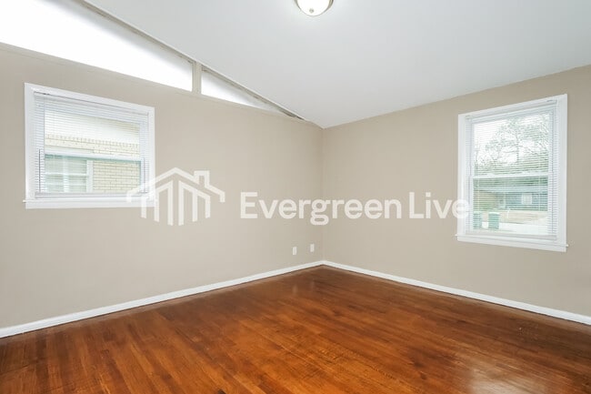 Building Photo - 1574 Gowan Dr