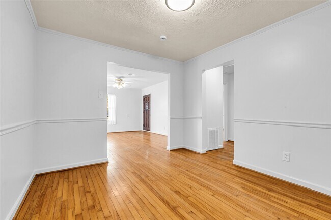 Building Photo - 4303 Piney Woods Dr