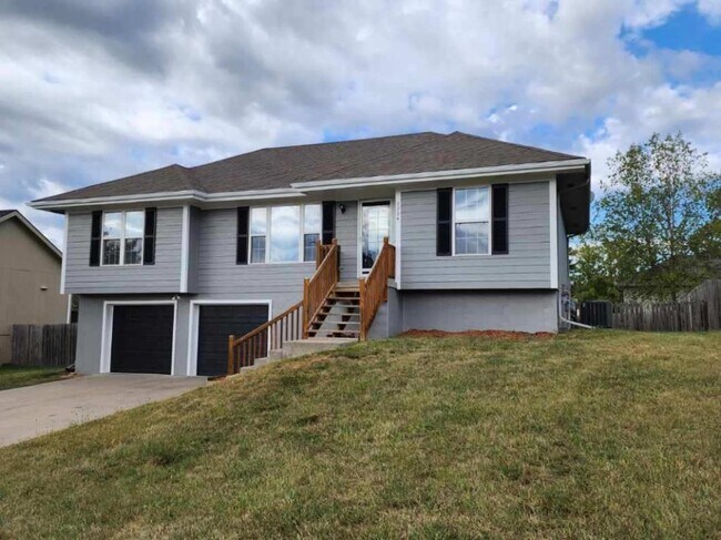 Building Photo - 2224 Chanticleer