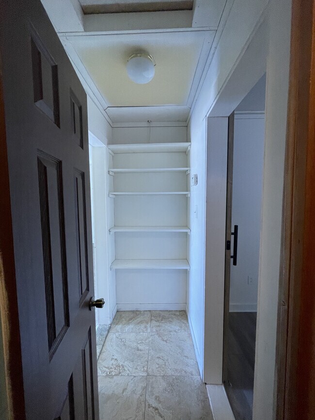 Building Photo - 2422 Stafford St