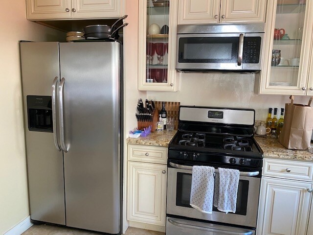 fully equipped kitchen - 1344 S Curson Ave