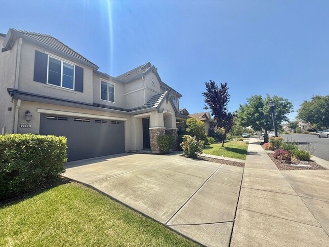 Building Photo - Charming 4 Bedroom Home in Springlake