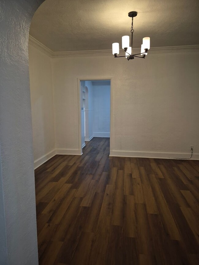 Building Photo - MOVE-IN SPECIAL 1/2 OFF 1ST MONTH'S RENT!!