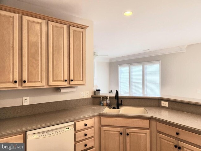 Building Photo - 20667 Golden Ridge Dr