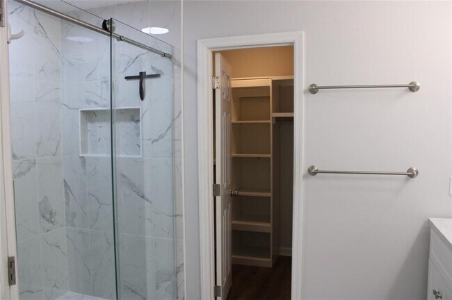 Building Photo - 110 Sandalwood Dr