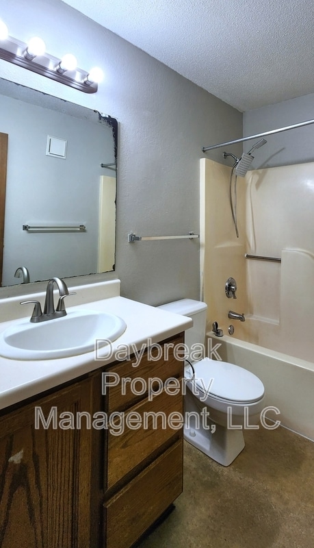 Building Photo - 1210 34th Ave S