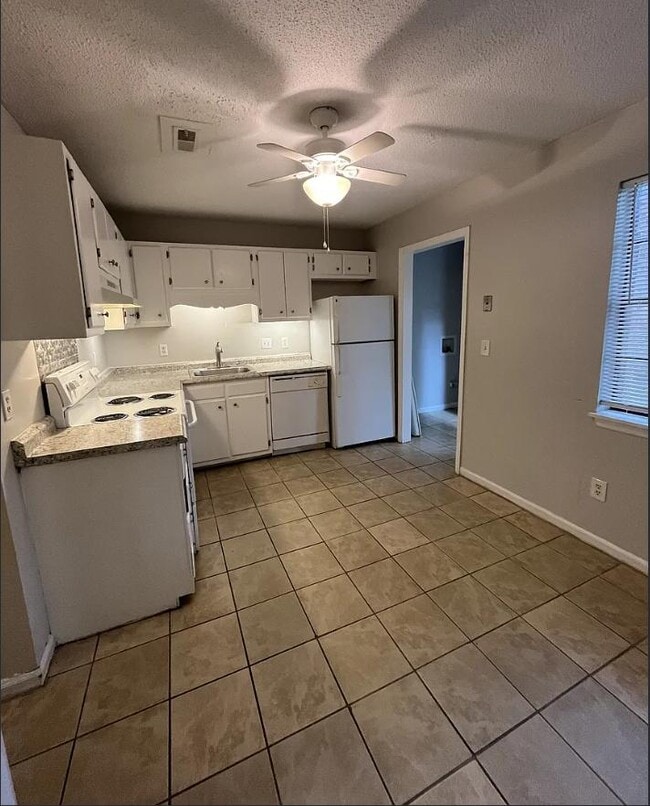 Building Photo - 111 Timber Ln