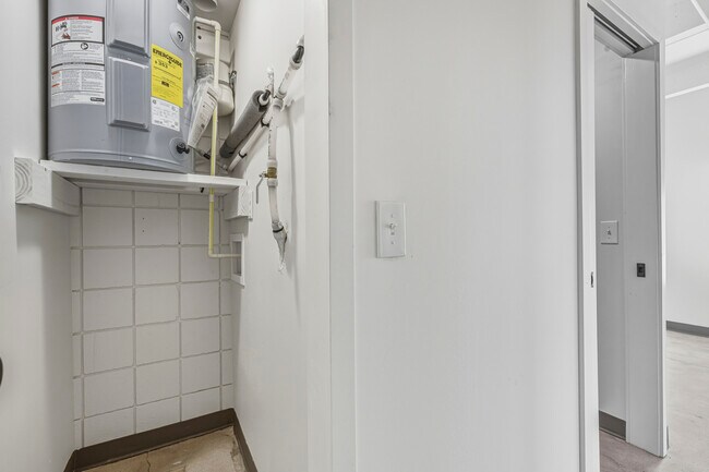 Building Photo - 415 S Weber St