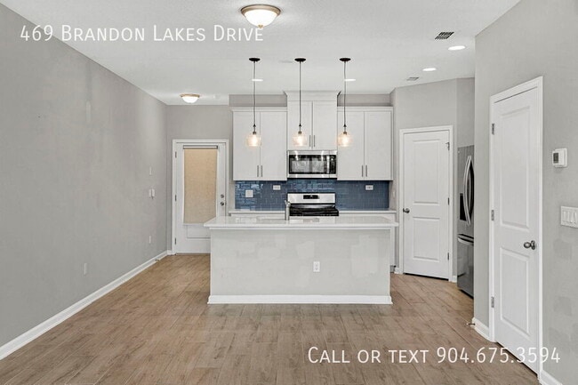 Building Photo - 469 Brandon Lks Dr