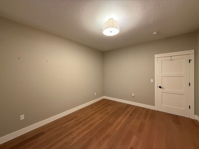 Building Photo - Elegant and Luxurious Cottage Grove Home