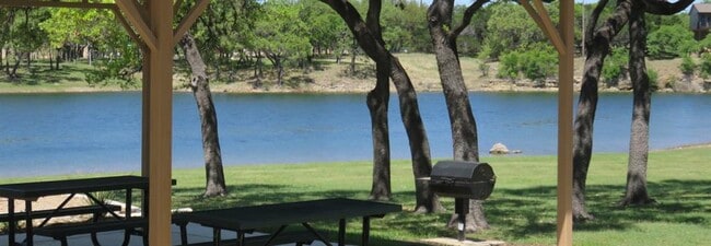 Building Photo - 21013 Highland Lake Dr