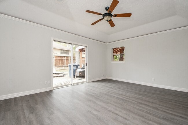 Building Photo - 14938 Mesita Dr