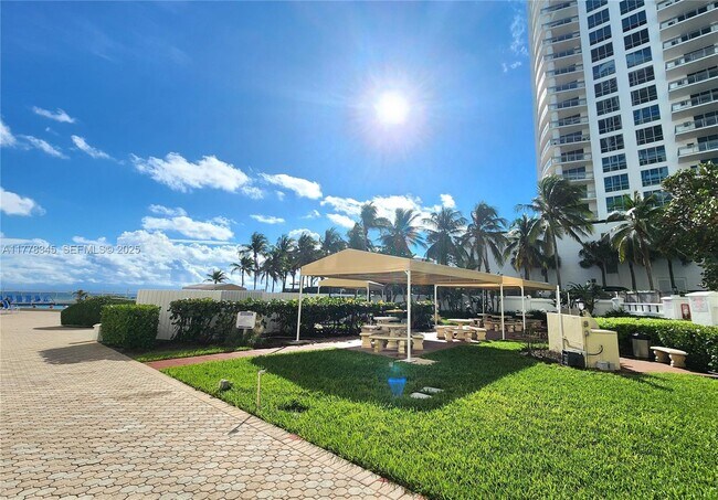 Building Photo - 3505 S Ocean Dr