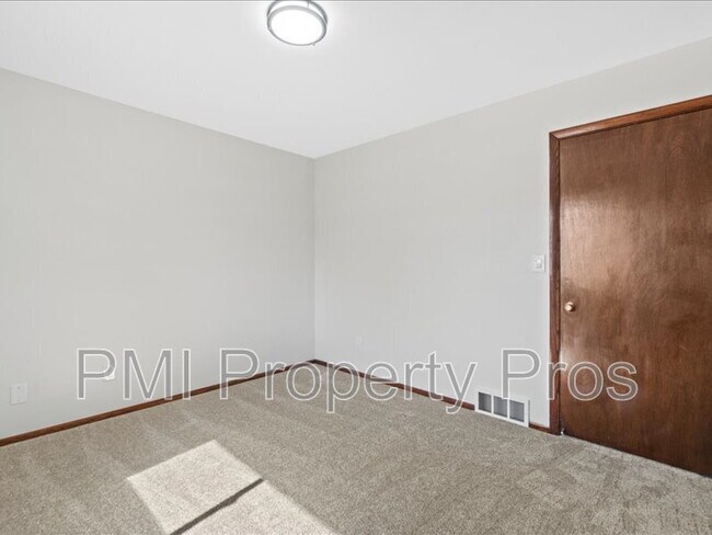 Building Photo - 8148 S 88th St