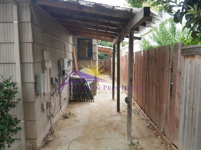 Building Photo - 841 Robertson Way
