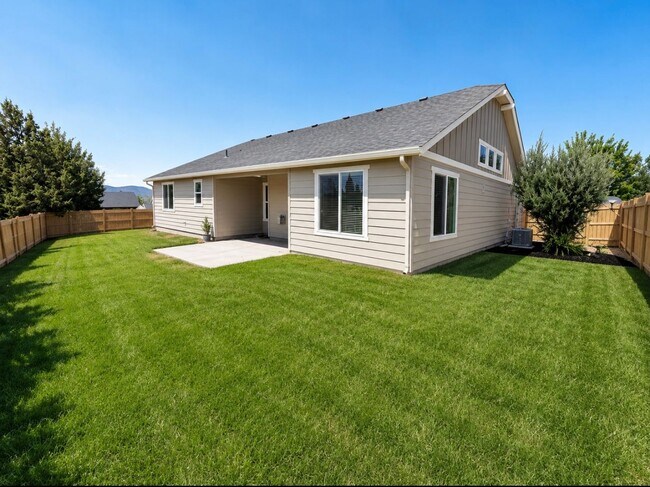 Building Photo - SCHEDULE A TOUR TODAY TO VIEW THIS STUNNING HOME IN SW REDMOND!!
