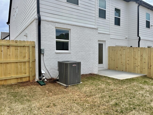 Building Photo - 123 Auburn Run Ln