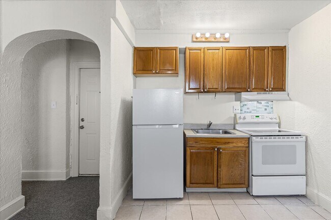 Building Photo - 33 S Iowa Ave