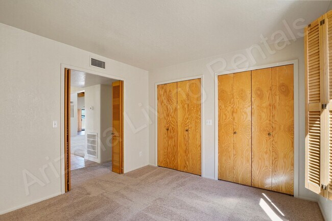 Building Photo - VIEWS ON THE GREEN WITH LARGE LOFT