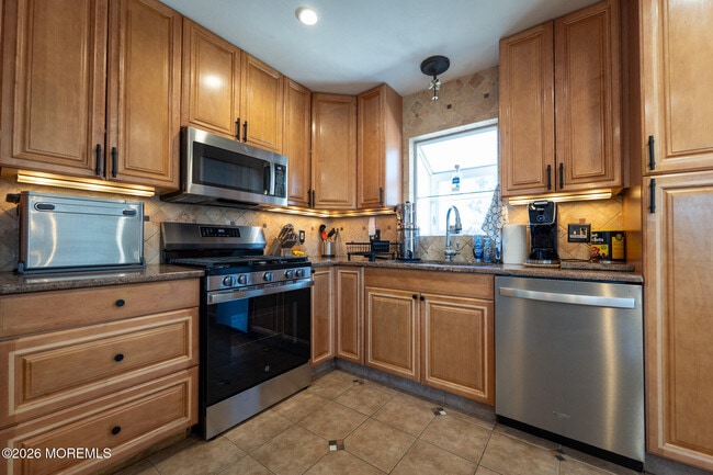 Building Photo - 406 Lawrence Dr