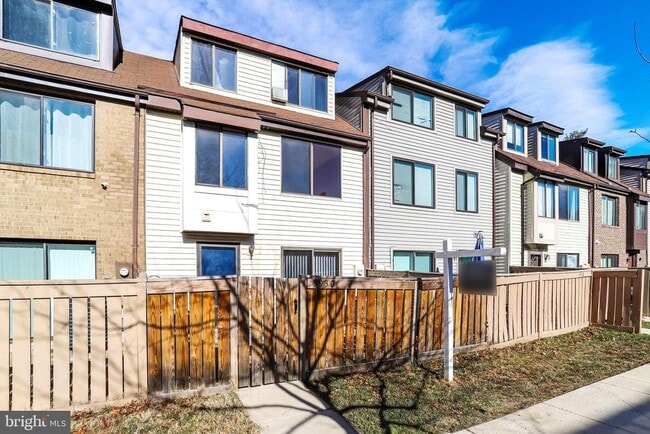 Building Photo - 9930 Brookridge Ct