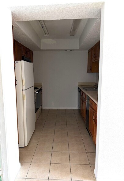 Building Photo - 2830 S Bartell Dr